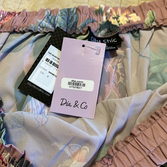 Mauve floral off the shoulder top - Picture 3 of 3